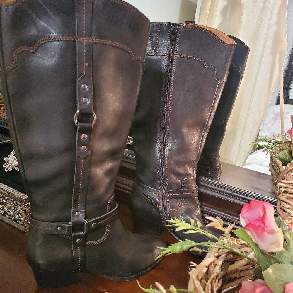Söfft Brown Leather Ladies Boots size 6